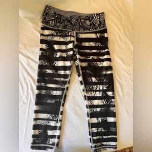 Lululemon Athletica Black White Capri Leggings athleisure athletic summer